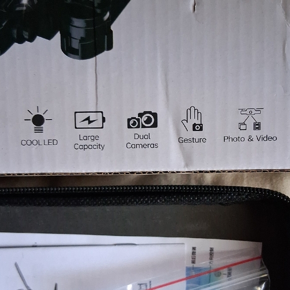 E88 Pro Foldable Drone with Black Controller NIB. WITH CAMERA - Picture 3 of 4